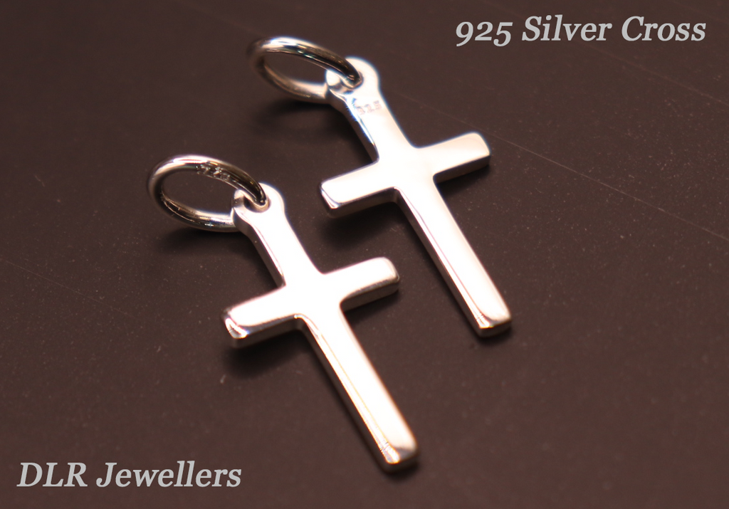 925 Sterling Silver Crucifix / Cross Pendant, 0.8g Silver  **MADE IN ENGLAND**